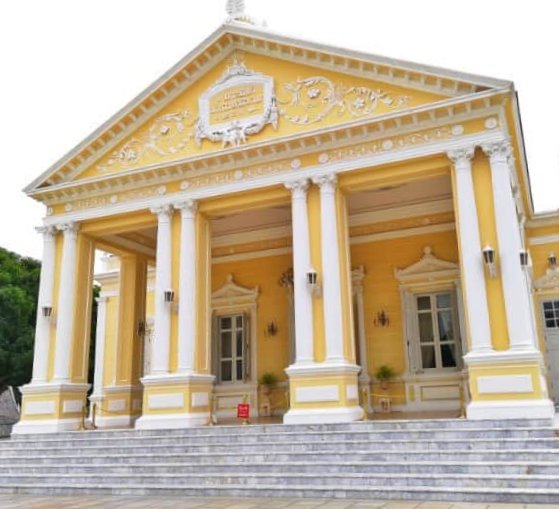 Phra-Thinang-Warophat-Phiman-001